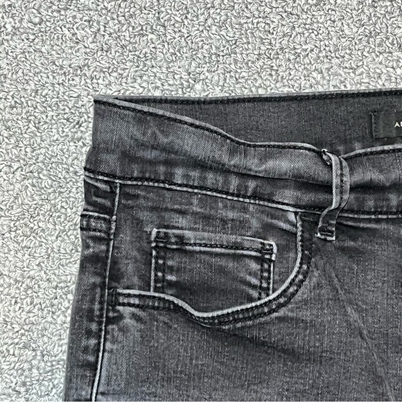 Ann Taylor LOFT The Skinny Jewel Button Fly Jeans Womens Size 8 Black Denim - Picture 3 of 10